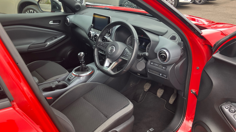 Nissan Juke 1.0 DiG-T N-Connecta 5dr Petrol Hatchback